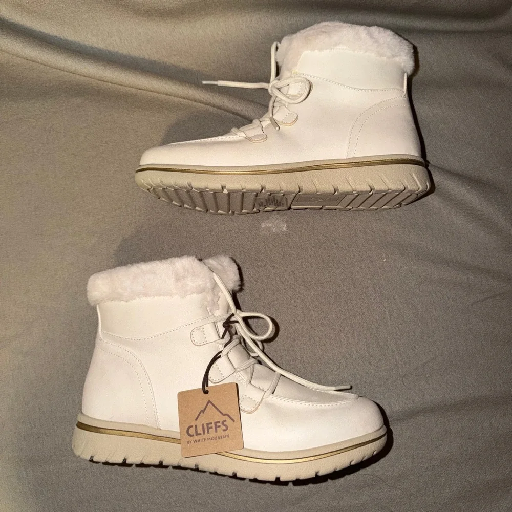 Cliffs by White Mountain Harisson Women 8.5 Wide Winter White Faux Fur Boots NEW
